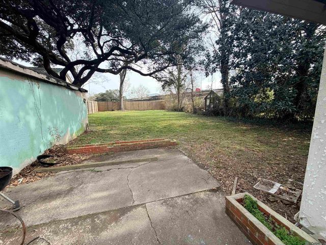 2465 Honeysuckle Ave, Baton Rouge, LA 70808
