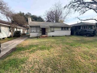2465 Honeysuckle Ave, Baton Rouge, LA 70808