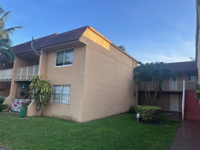 9974 SW 88th St 1028, Miami, FL 33176