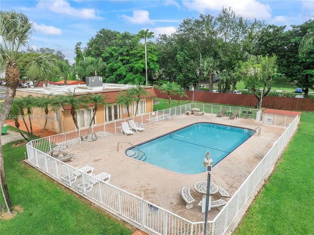 9974 SW 88th St 1028, Miami, FL 33176