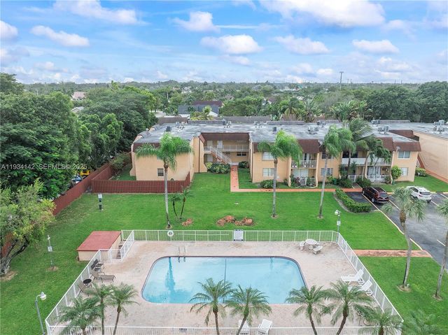 9974 SW 88th St 1028, Miami, FL 33176