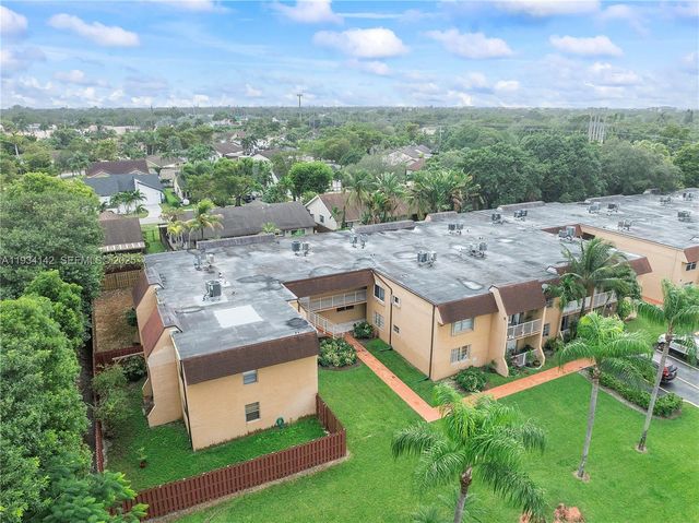 9974 SW 88th St 1028, Miami, FL 33176