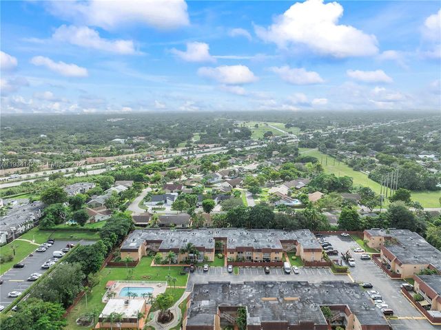 9974 SW 88th St 1028, Miami, FL 33176