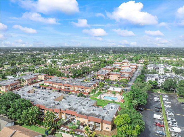 9974 SW 88th St 1028, Miami, FL 33176