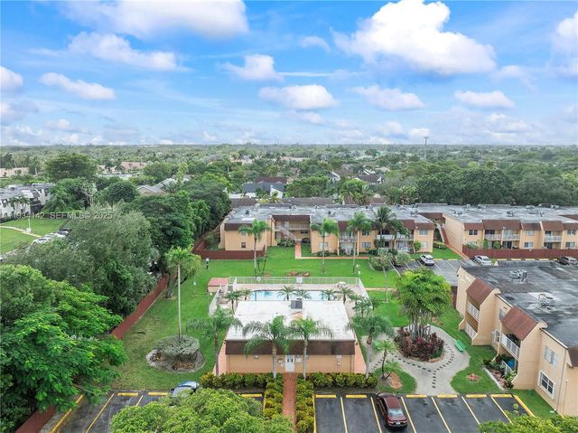 9974 SW 88th St 1028, Miami, FL 33176