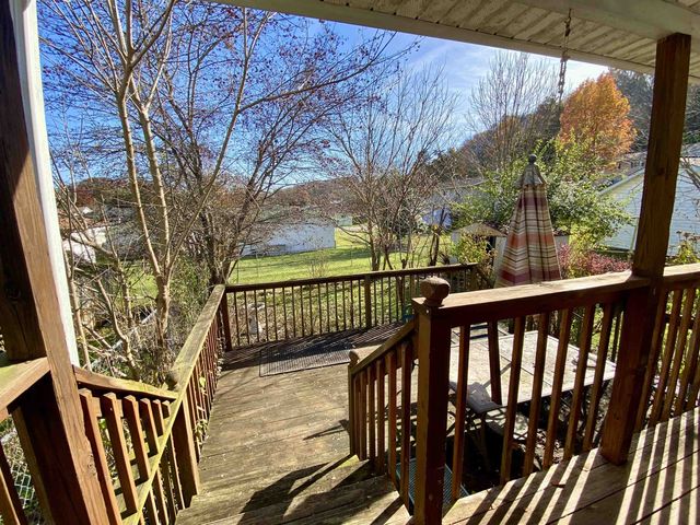 201 McComas Ave, Barboursville, WV 25504