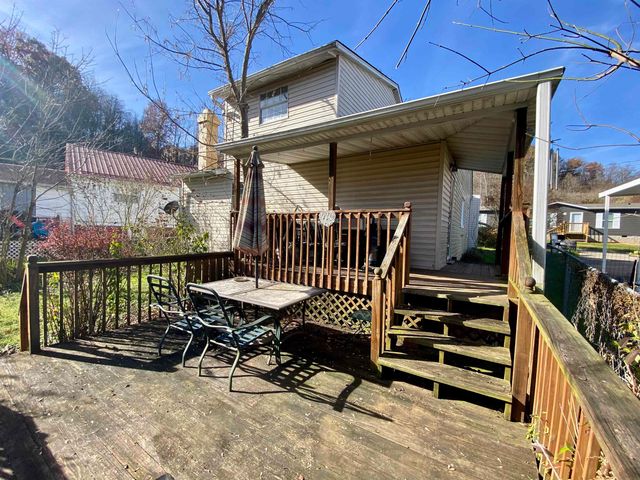 201 McComas Ave, Barboursville, WV 25504