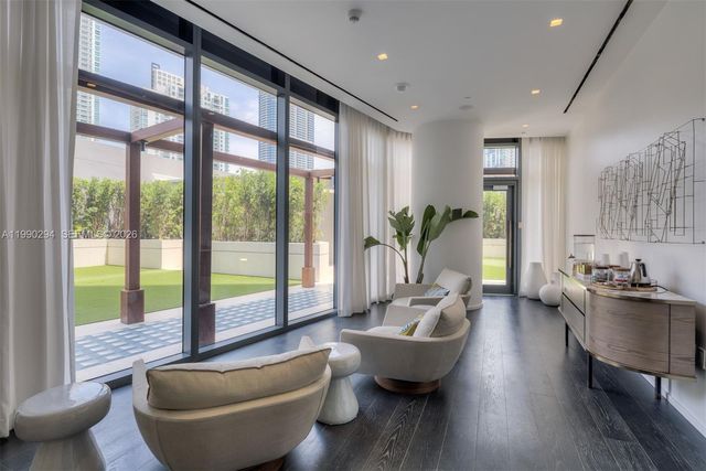 801 S Miami Ave 3504, Miami, FL 33130