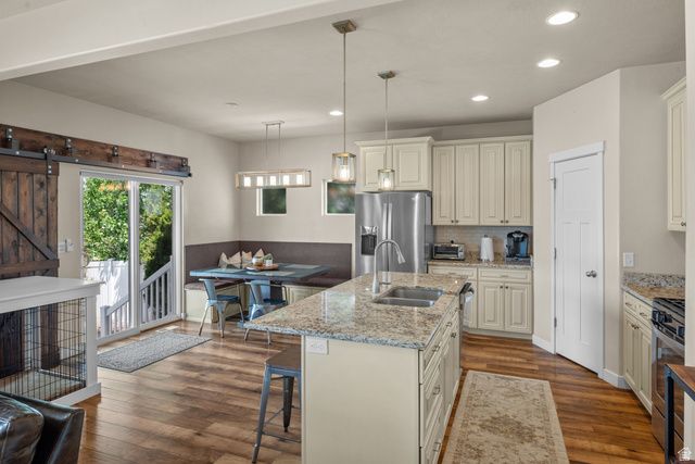 955 W DELOREAN LN, Midvale, UT 84047
