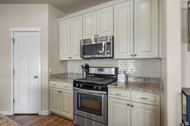 955 W DELOREAN LN, Midvale, UT 84047