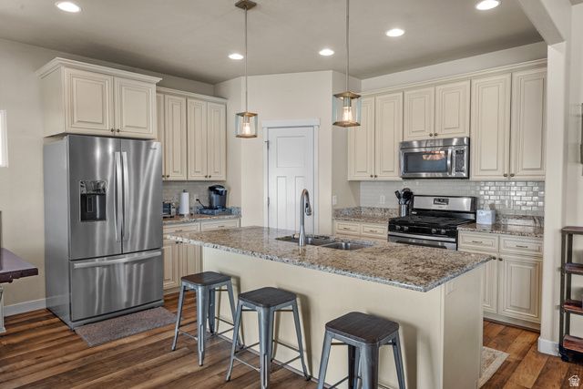 955 W DELOREAN LN, Midvale, UT 84047