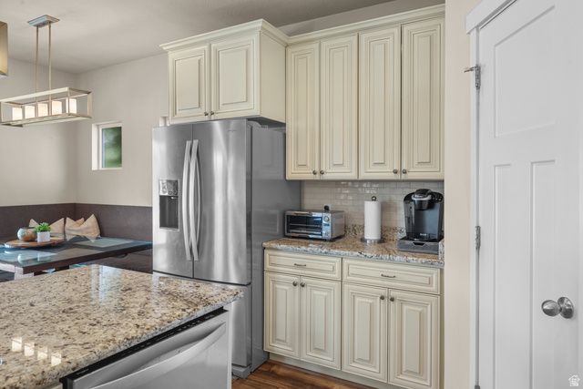 955 W DELOREAN LN, Midvale, UT 84047
