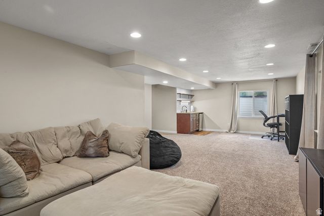 955 W DELOREAN LN, Midvale, UT 84047