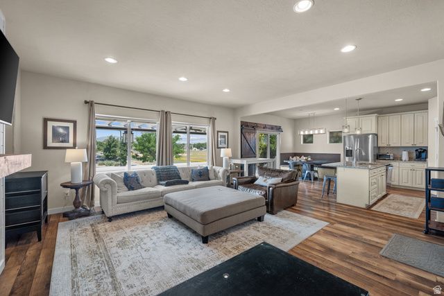 955 W DELOREAN LN, Midvale, UT 84047
