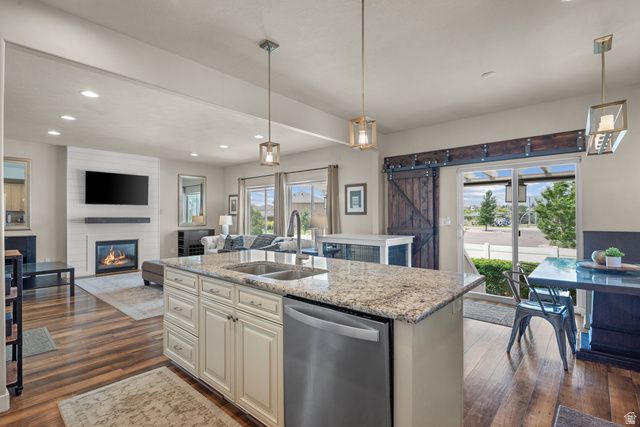 955 W DELOREAN LN, Midvale, UT 84047