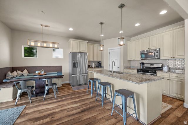 955 W DELOREAN LN, Midvale, UT 84047