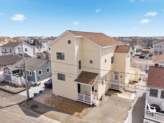 27 Bittersweet Lane, Hampton, NH 03842