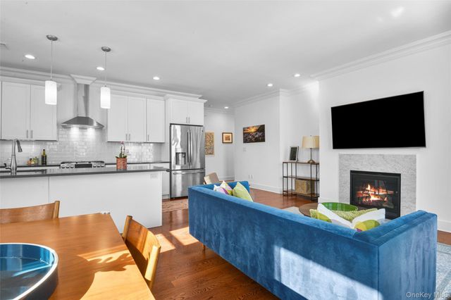 72 Island Point 72, Bronx, NY 10464