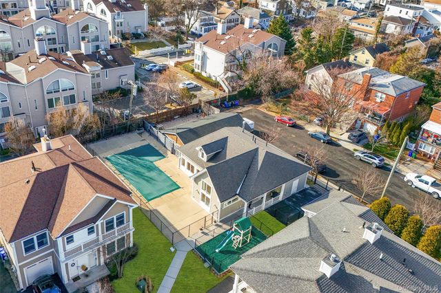 72 Island Point 72, Bronx, NY 10464