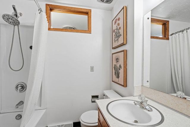 11822 E 15th Ave, Spokane Valley, WA 99206