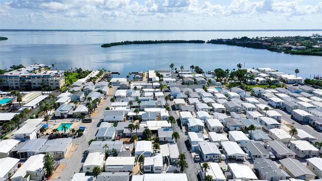 36 TWIN SHORES BOULEVARD, Longboat Key, FL 34228