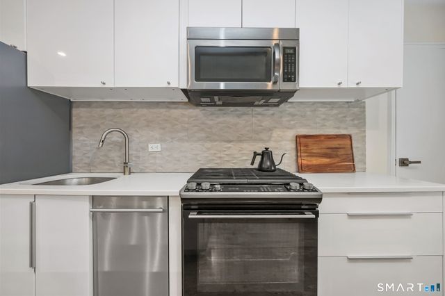 52 Lafayette Place 1F, Greenwich, CT 06830