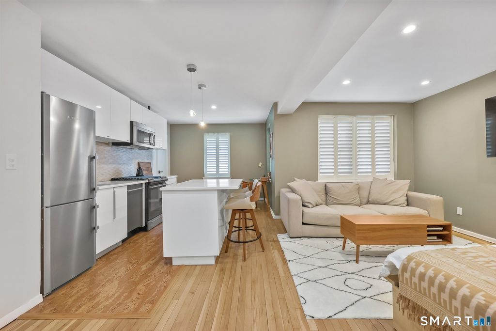 52 Lafayette Place 1F, Greenwich, CT 06830