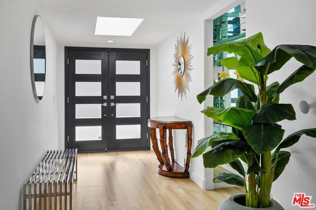 12004 Briarvale Lane, Studio City (los Angeles), CA 91604
