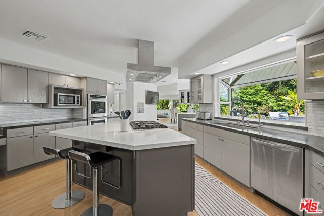 12004 Briarvale Lane, Studio City (los Angeles), CA 91604