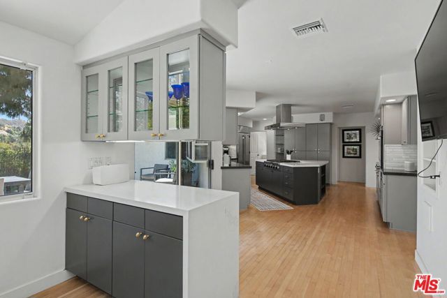 12004 Briarvale Lane, Studio City (los Angeles), CA 91604