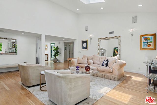 12004 Briarvale Lane, Studio City (los Angeles), CA 91604