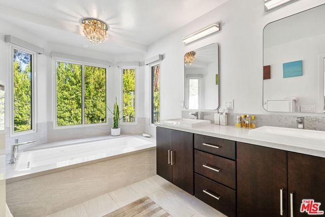 12004 Briarvale Lane, Studio City (los Angeles), CA 91604
