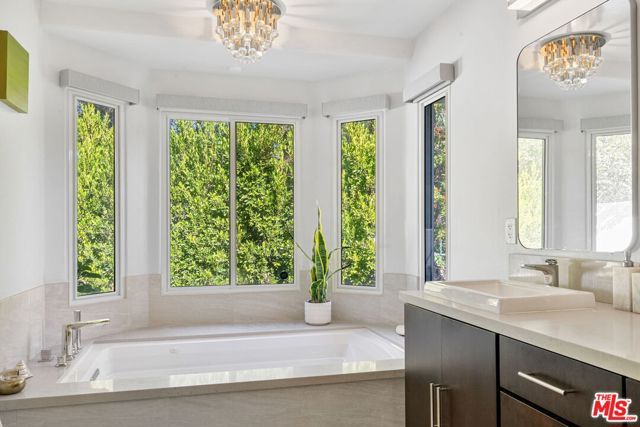 12004 Briarvale Lane, Studio City (los Angeles), CA 91604