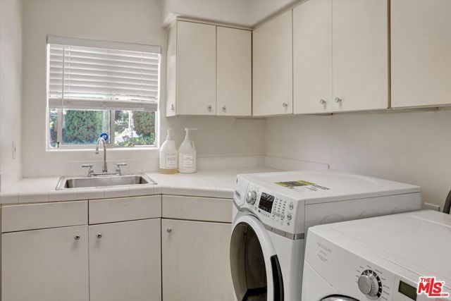 12004 Briarvale Lane, Studio City (los Angeles), CA 91604