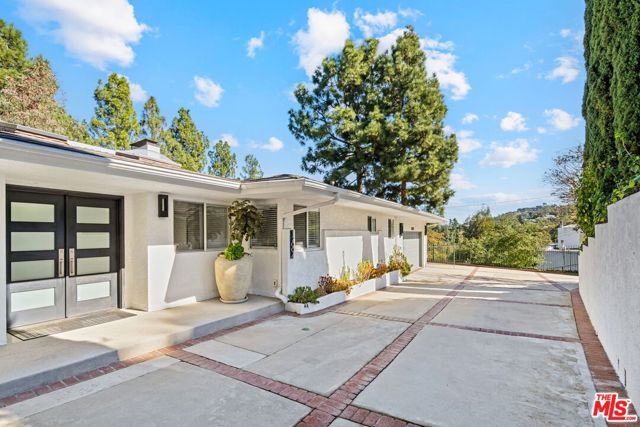 12004 Briarvale Lane, Studio City (los Angeles), CA 91604