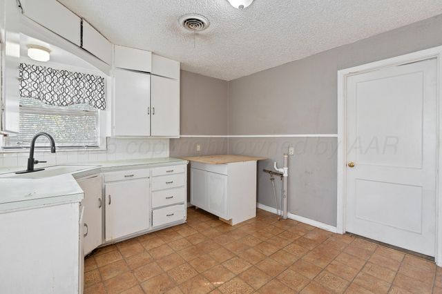 4243 SW 14TH Avenue, Amarillo, TX 79106