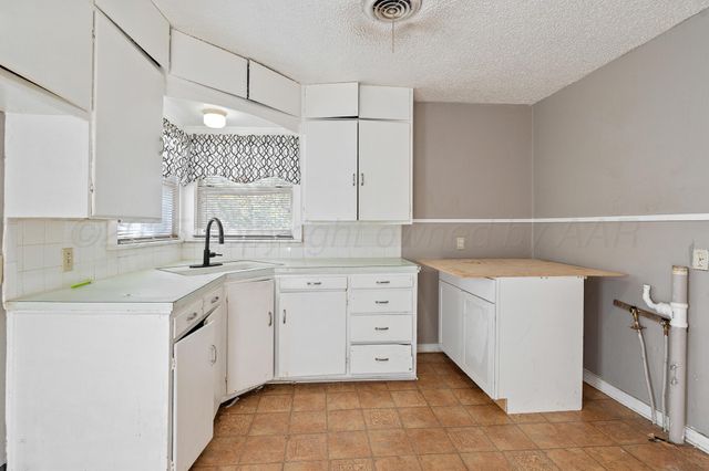 4243 SW 14TH Avenue, Amarillo, TX 79106