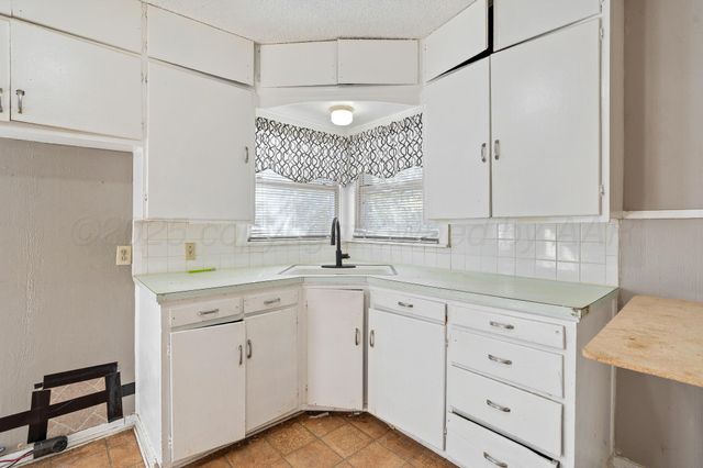 4243 SW 14TH Avenue, Amarillo, TX 79106