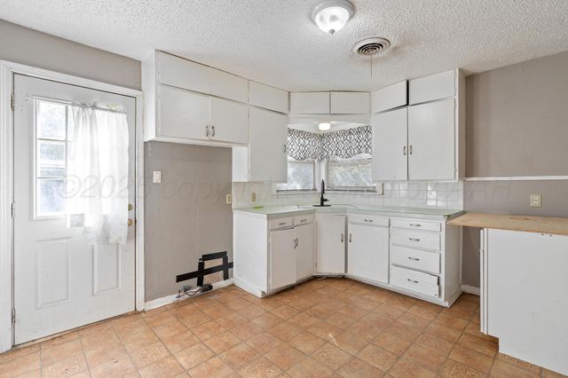 4243 SW 14TH Avenue, Amarillo, TX 79106