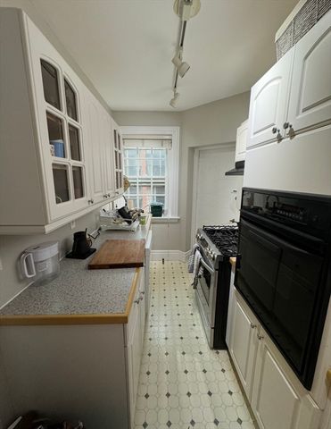 1572 Mass Ave 55, Cambridge, MA 02138