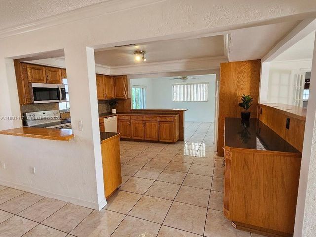 2885 Cambridge Rd, Lake Worth, FL 33462