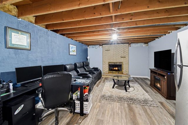 1040 6 Mile Road, Comstock Park, MI 49321