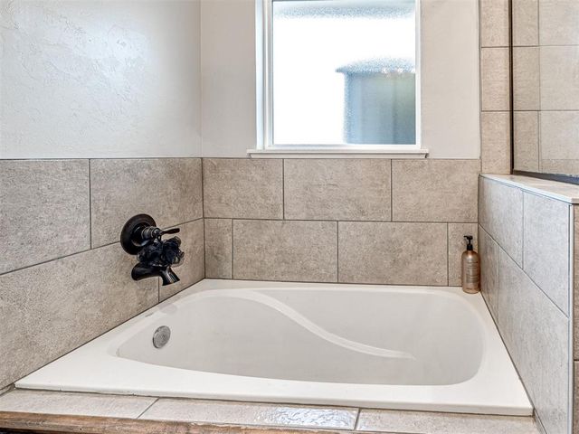 9140 NW 117th Street, Yukon, OK 73099