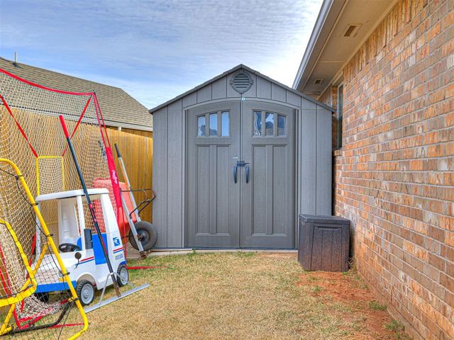 9140 NW 117th Street, Yukon, OK 73099
