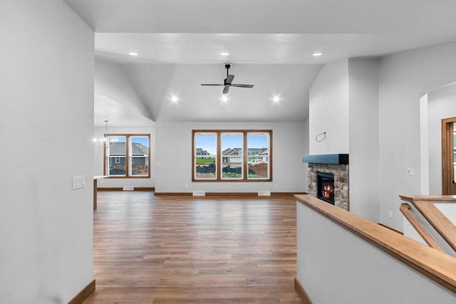 1423 CROSSROADS DRIVE, De Pere, WI 54115