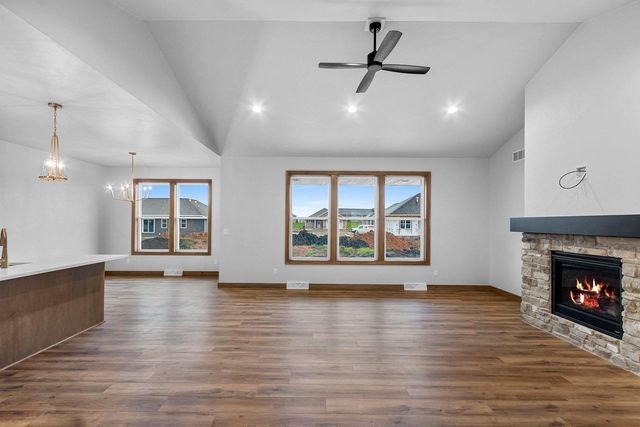 1423 CROSSROADS DRIVE, De Pere, WI 54115