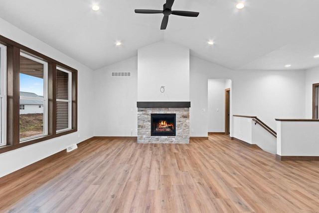 1423 CROSSROADS DRIVE, De Pere, WI 54115