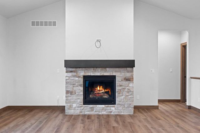 1423 CROSSROADS DRIVE, De Pere, WI 54115