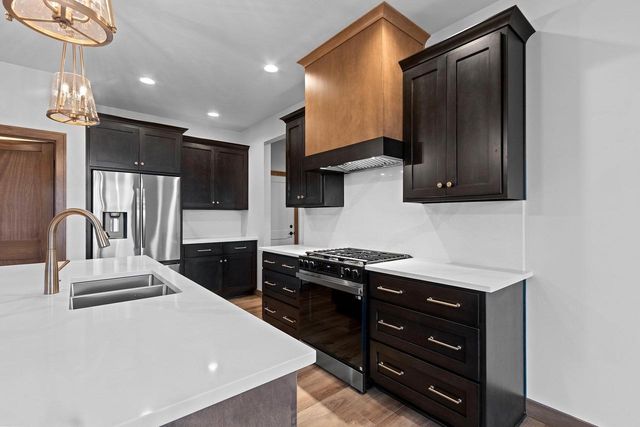 1423 CROSSROADS DRIVE, De Pere, WI 54115