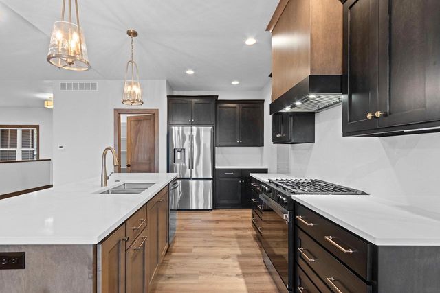 1423 CROSSROADS DRIVE, De Pere, WI 54115